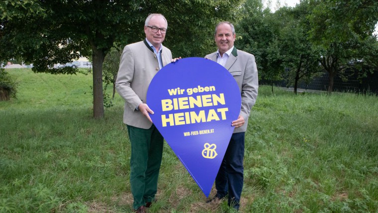 LH-Stv. Stephan Pernkopf und Landesjägermeister Josef Pröll im Rahmen der Initiative „Wir für Bienen“. 