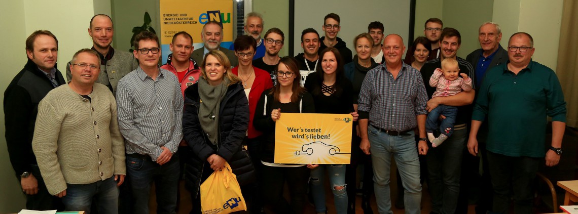 Gruppenbild: Feldversuch zur e-Mobilität in Obersiebenbrunn
