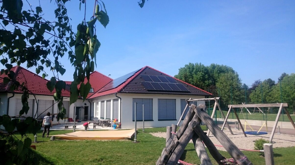 Der Kindergarten von Zeiselmauer Wolfpassing mit PV-Anlage.