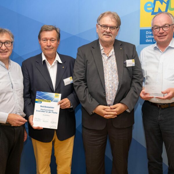Gruppenbild: Herbert Greisberger (eNu), UGR Wilhelm Winkelbauer, Vizebgm. Helmut Tomek (Marktgemeinde Enzersdorf), LH-Stv. Stephan Pernkopf