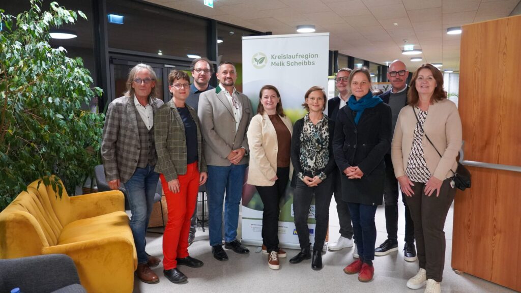Gruppenfoto Eröffnung Kreislaufwirtschaftsausstellung-FHWN Campus Wieselburg