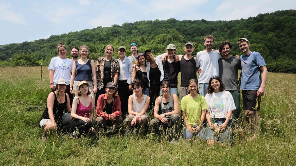 Gruppenbild der Teilnehmerinnen und Teilnehmer am Pflegeeinsatz am Hundsheimer Berg.