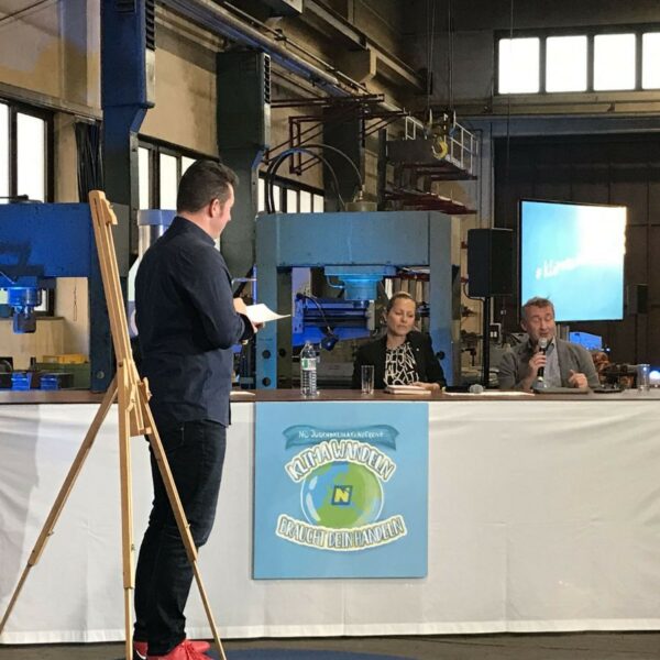 Die Jury gibt ihr Feedback zu den vorgestellten Ideen.