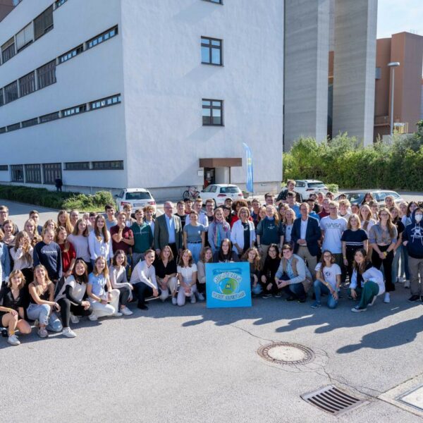 Gruppenfoto aller SchülerInnen und ExpertInnen.
