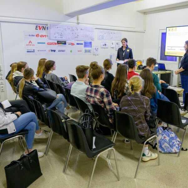 SchülerInnen beim Workshop von "Tut gut!".