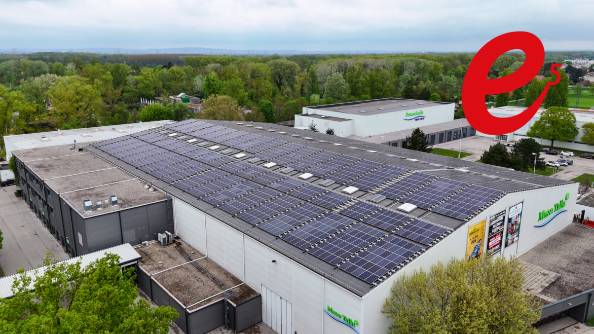 PV-Anlage auf dem Dach der Messe Tulln.