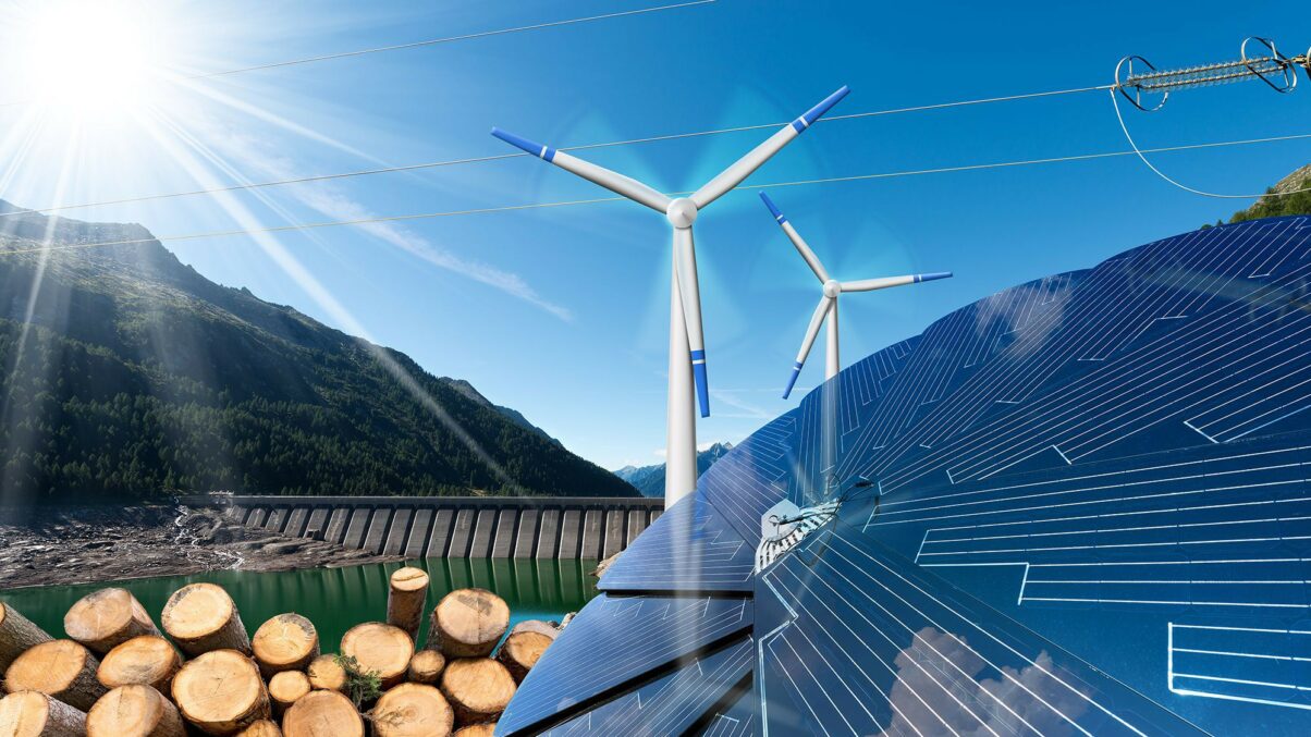 Holz, Windrad und Photovoltaik - darüber Stromleitung